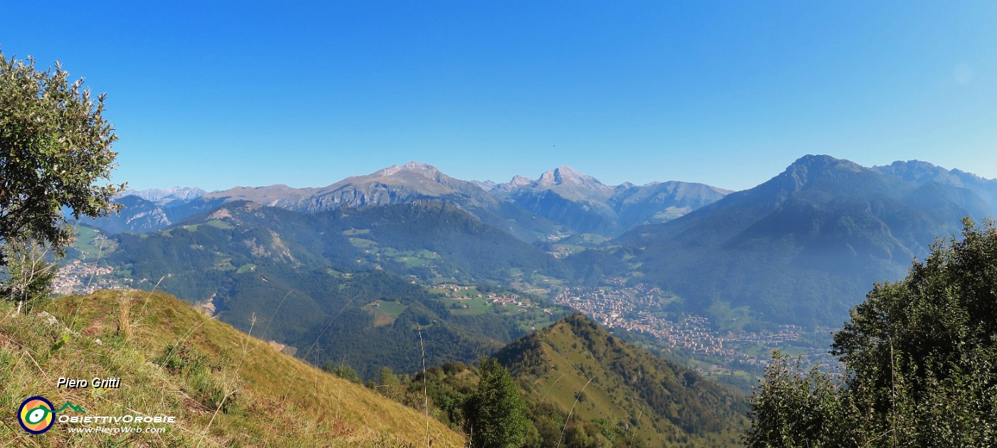 44 Ampia vista sull'alta Val Serina.jpg